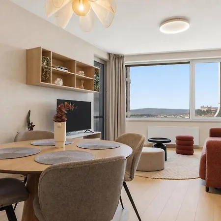 18th Floor Sky Park View شقة براتسيلافا