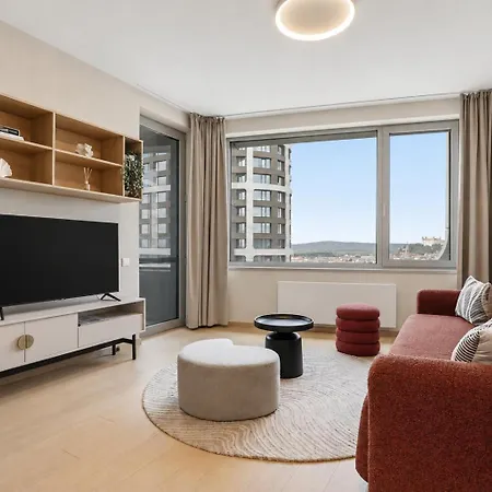 18th Floor Sky Park View * براتسيلافا